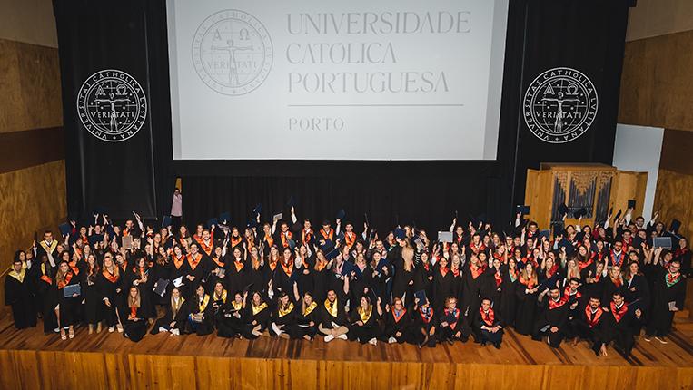 Católica no Porto: Finalistas de Mestrado 2021/22 recebem bênção dos diplomas