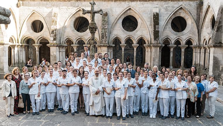 Finalistas de Enfermagem firmam Compromisso Profissional em celebração na Sé Catedral do Porto