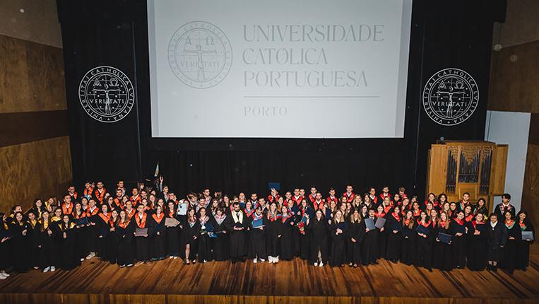 Católica no Porto: Finalistas de Licenciatura 2021/22 recebem bênção dos diplomas